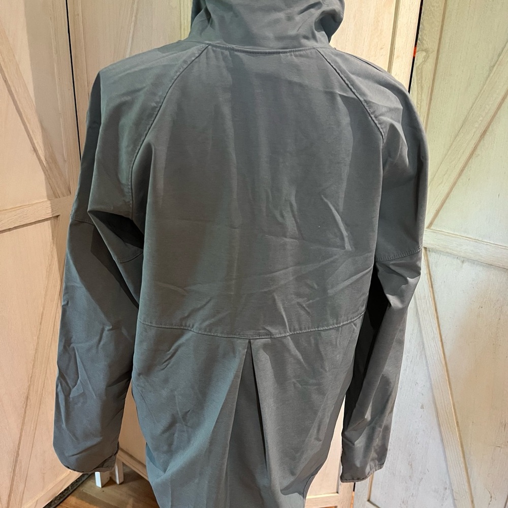 Women’s Columbia soft shell jacket with pockets